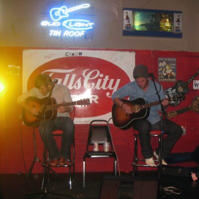 David Nail Releases New Single “Hotel Keys” Featuring Dave Barnes