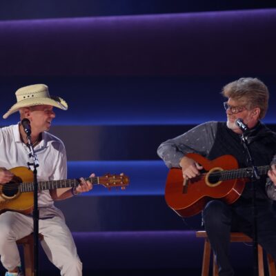 Mac McAnally Delivers a Heartfelt Tribute to the Legendary Jimmy Buffett at the 57th Annual CMA Awards