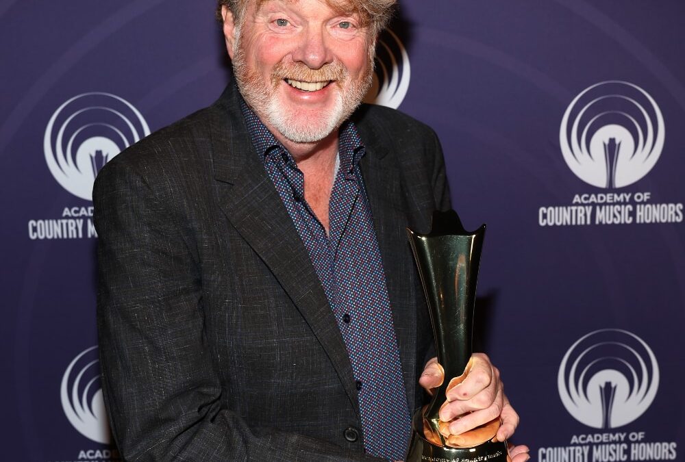 Mac McAnally Honored with ACM Poet’s Award at ACM Honors 2025